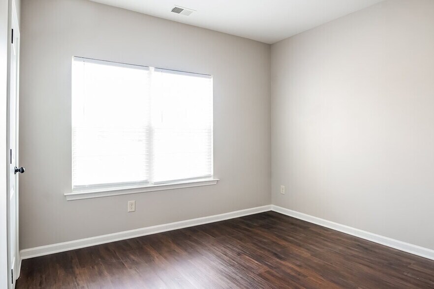 Building Photo - 376 Ivy Chase Loop