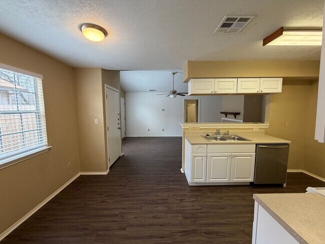 Building Photo - Welcome home to this charming 2-bedroom, 2-bathroom duplex located in Woodstone Subdivision - loc...