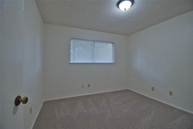 Building Photo - 9303 Quail Field Dr