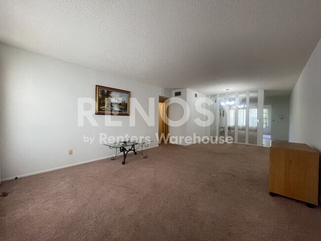 Building Photo - Clearwater Condo 2/2 Top of The World!