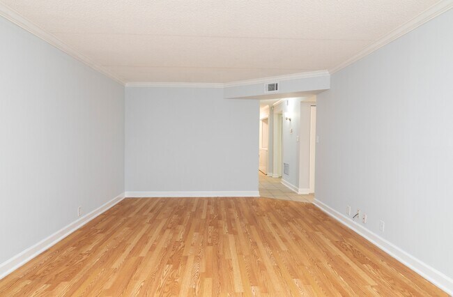Building Photo - 407 Canberra Dr