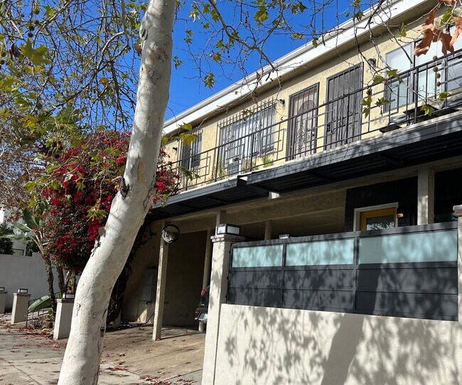 Building Photo - 7411 Willoughby Ave
