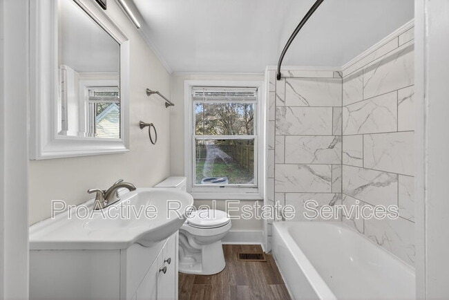 Building Photo - 1316 22nd St