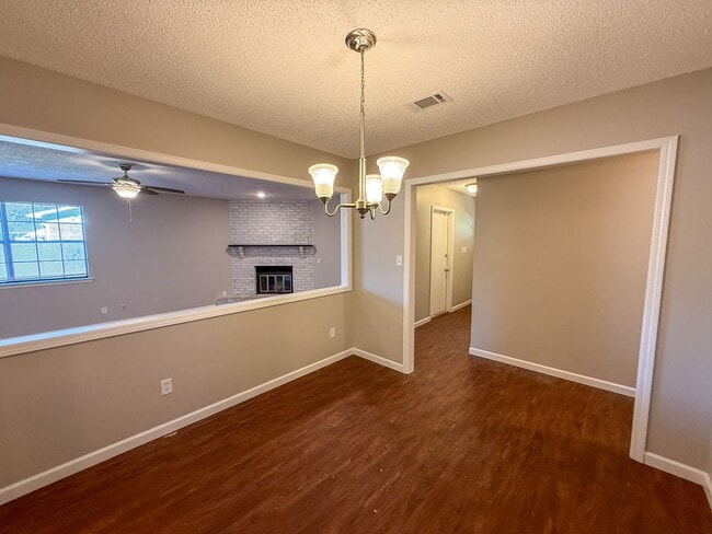 Building Photo - 3 Bedroom 2 Bath Home for Rent in Charter ...