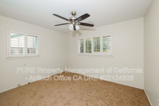 Building Photo - 2117 Biglow Dr