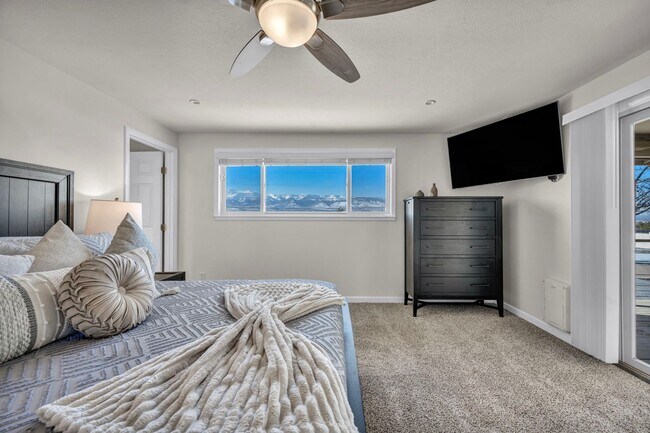 Building Photo - FULLY FURNISHED MOUNTAIN VIEW RETREAT with HOT TUB, RV PARKING & NO HOA