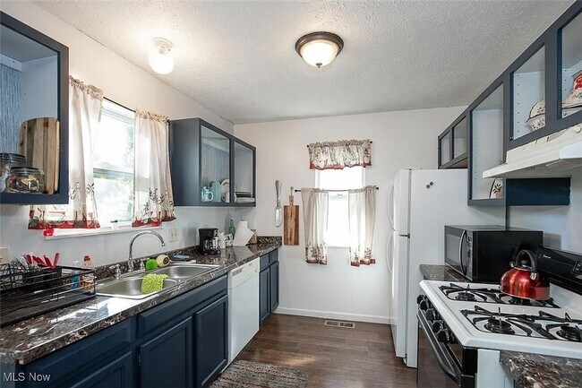 Building Photo - Gorgeous 4BD/2 BA Home for Rent- Cleveland- FIRST MONTH RENT 1/2 OFF!