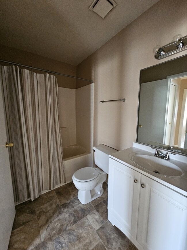 Building Photo - 403 Resort Ct