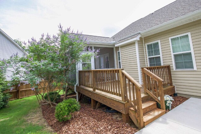 Building Photo - 25 Forrest Dr