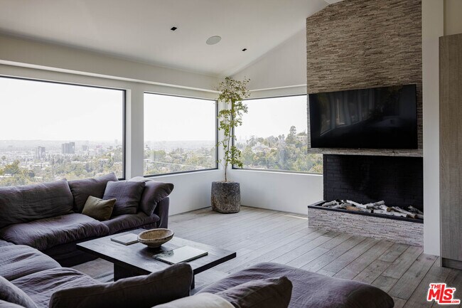 Building Photo - 2532 Canyon Oak Dr