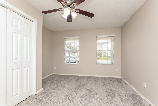Building Photo - 5240 Sunsail Dr