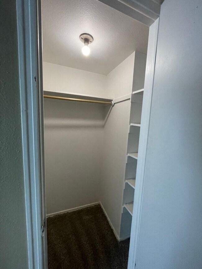 Building Photo - 3 Bed Duplex OKC
