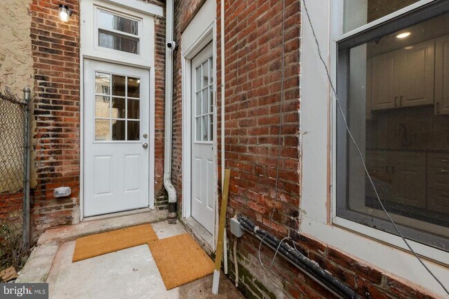 Building Photo - 624 N 35th St