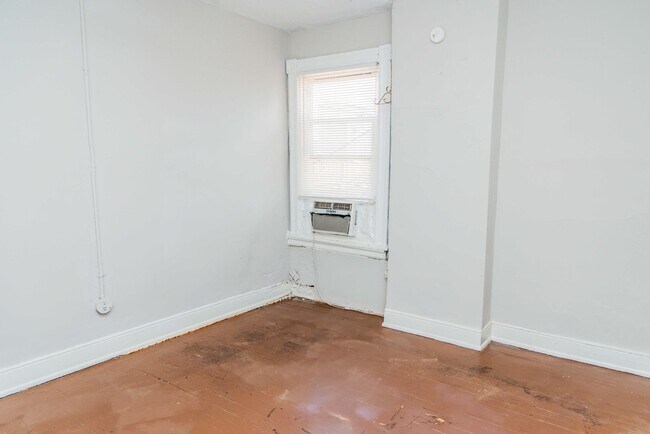 Building Photo - 14 S Plum St
