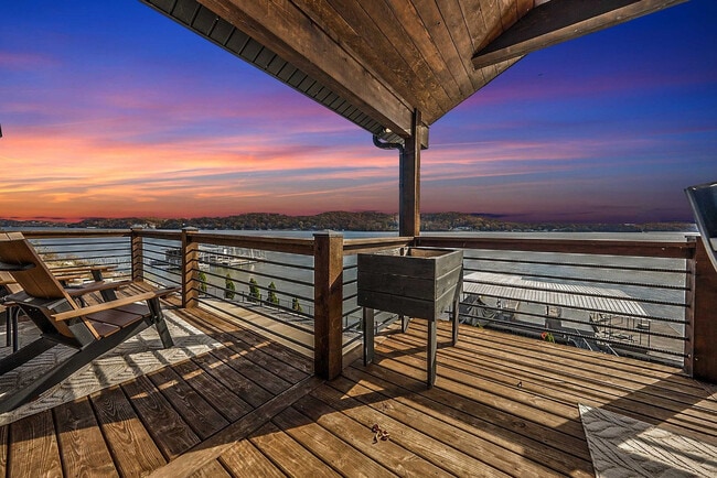 Building Photo - 201 Shady Ozark Ln