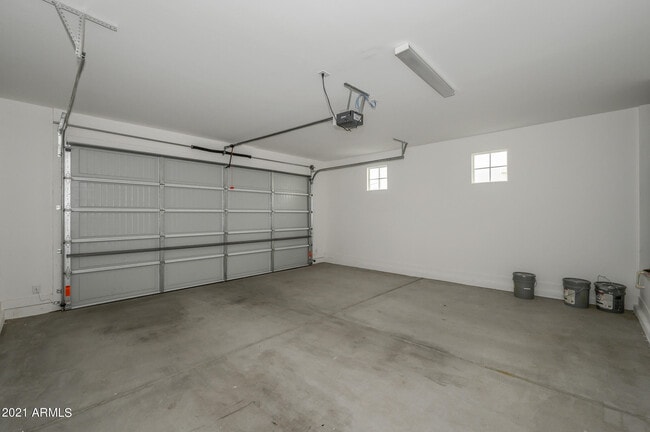 Building Photo - 9517 E Talon Ave