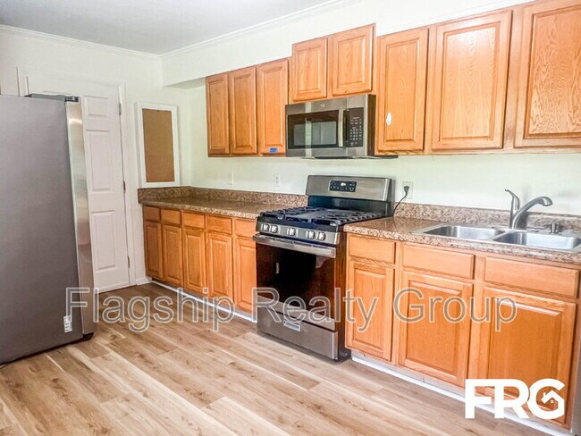 Building Photo - 466 Circle Dr