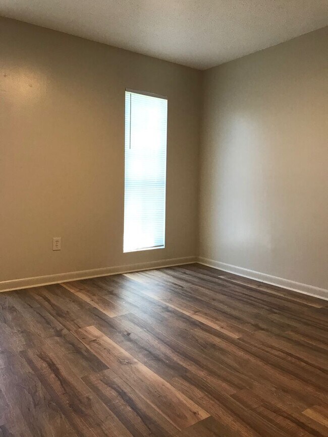 Building Photo - 208 Cantal Dr