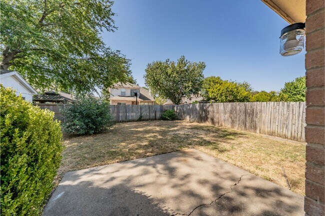 Building Photo - 1740 Cedar Tree Dr