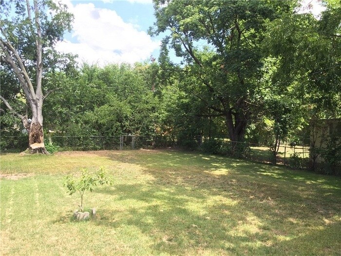 Building Photo - 707 Jack St