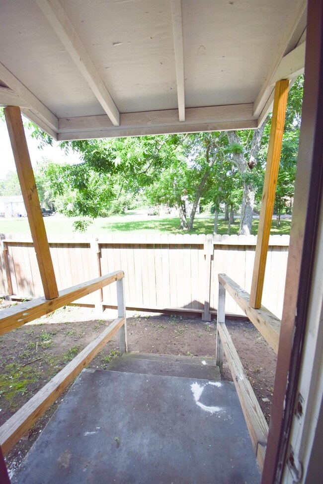 Building Photo - 2716 Sunrise St