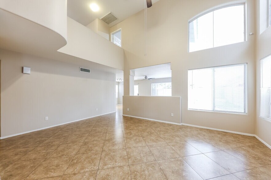 Building Photo - 1226 E Helena Dr