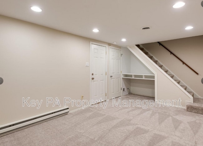 Building Photo - 517 S Coventry Ln