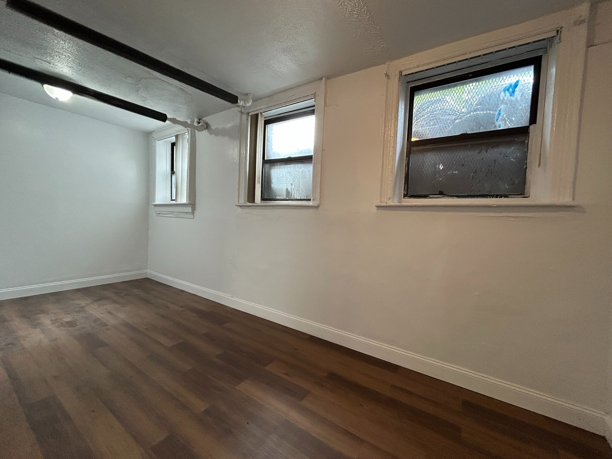 Building Photo - 381 E 160th St