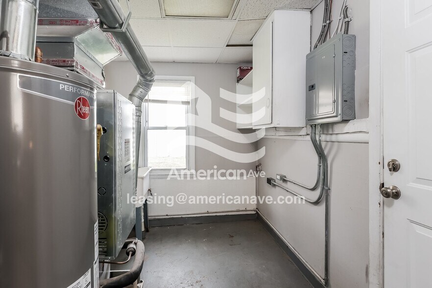 Building Photo - 12411 Georgiana Ave