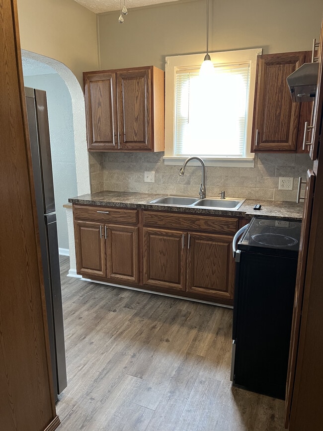 Building Photo - 1670 3rd St