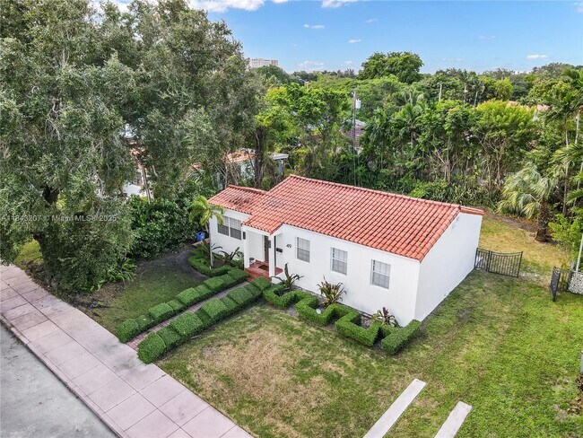 Building Photo - 49 Alcantarra Ave