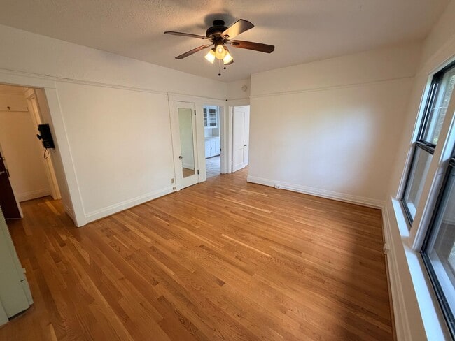 Building Photo - One Bedroom Second Floor Unit Ladd's Addition/Hawthorne District