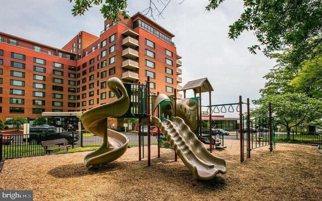 Building Photo - 1111 Arlington Blvd