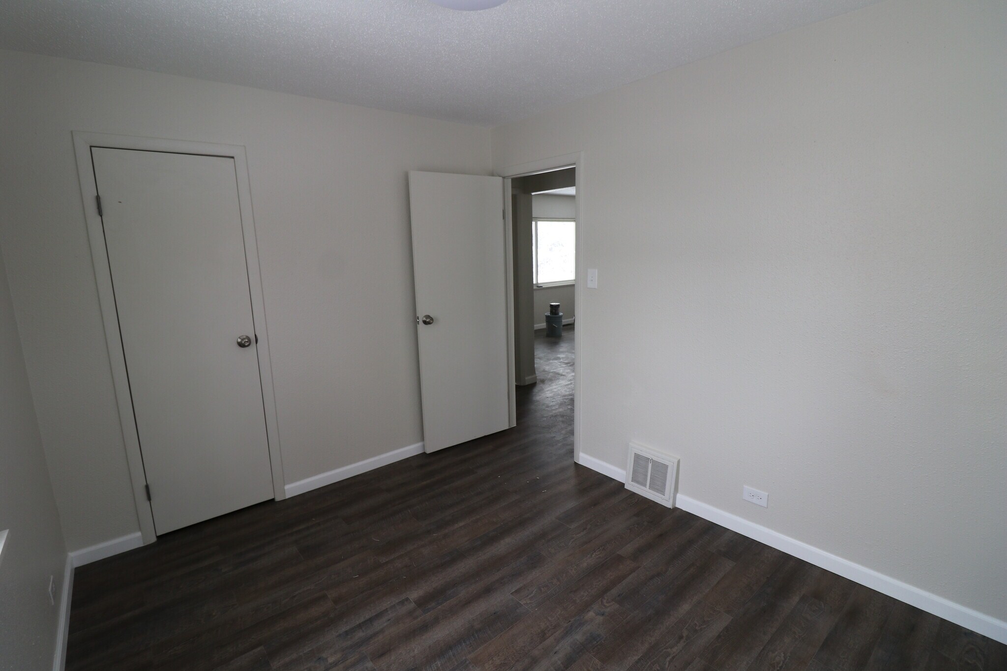 Building Photo - 3035 S Clermont Dr
