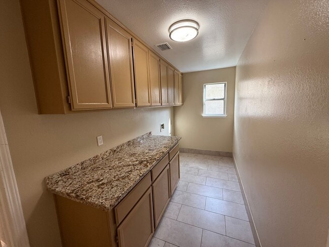 Building Photo - Updated two story home in Sylvan School Di...