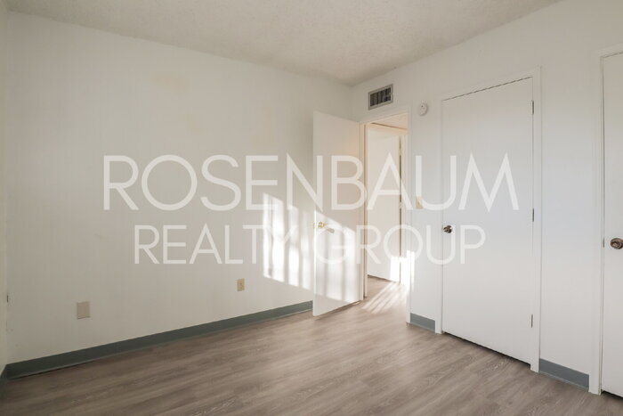 Building Photo - 1518 E Hedrick Dr