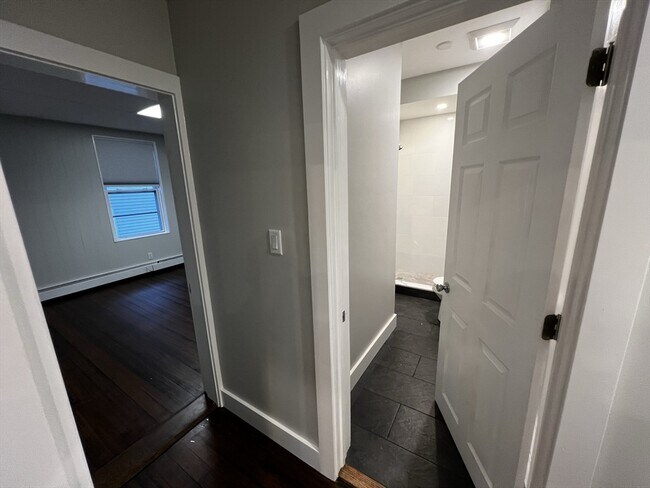 Building Photo - 158 Holland St