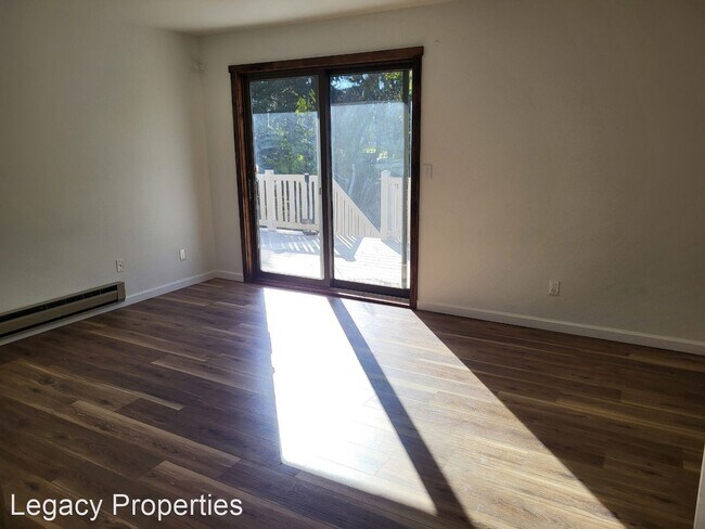Building Photo - 4 br, 3 bath House - 110 W Graf St.