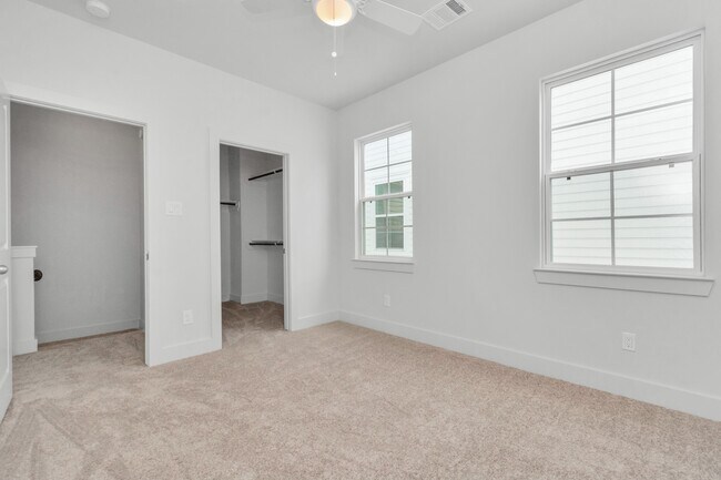 Building Photo - 2007 Bauer Dr