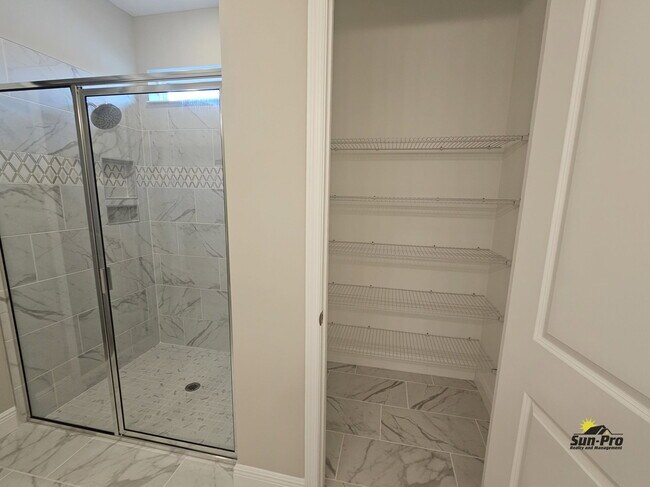 Building Photo - 379 Birkdale Dr