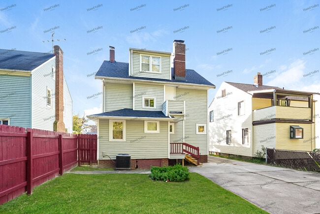 Building Photo - 1071 Selwyn Rd