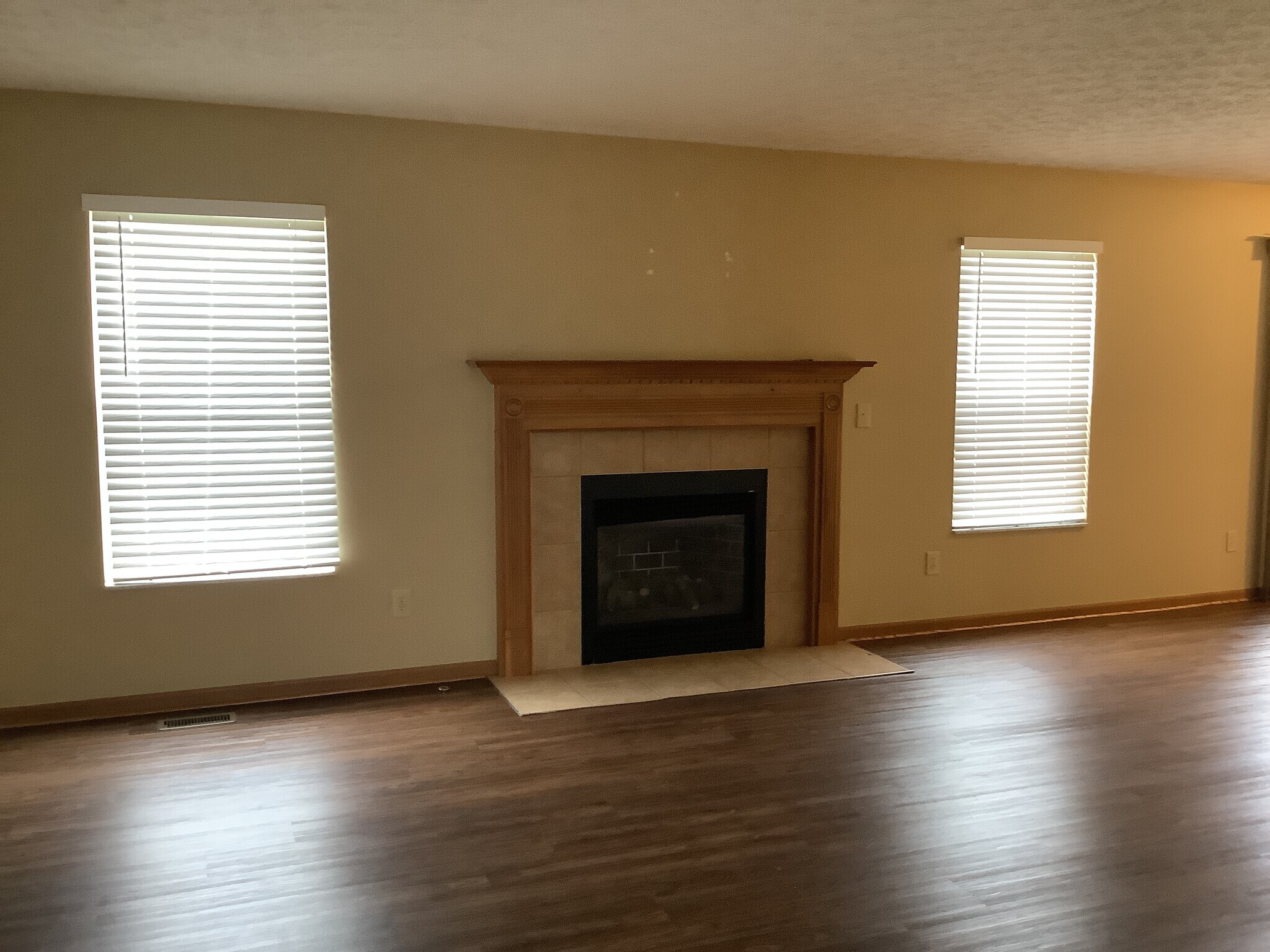 Building Photo - 452 Crestmoore Dr