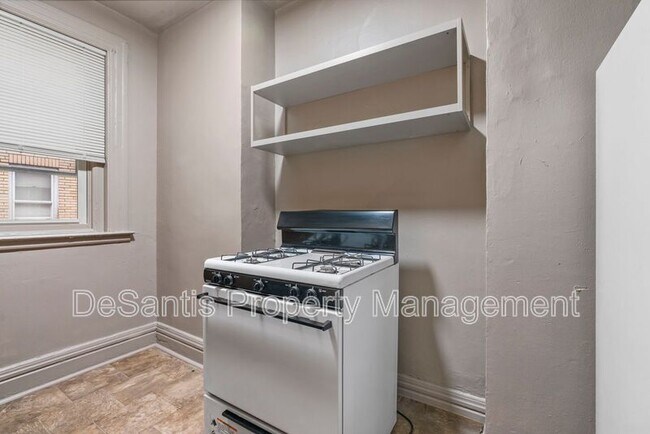 Building Photo - 512 S Millvale Ave