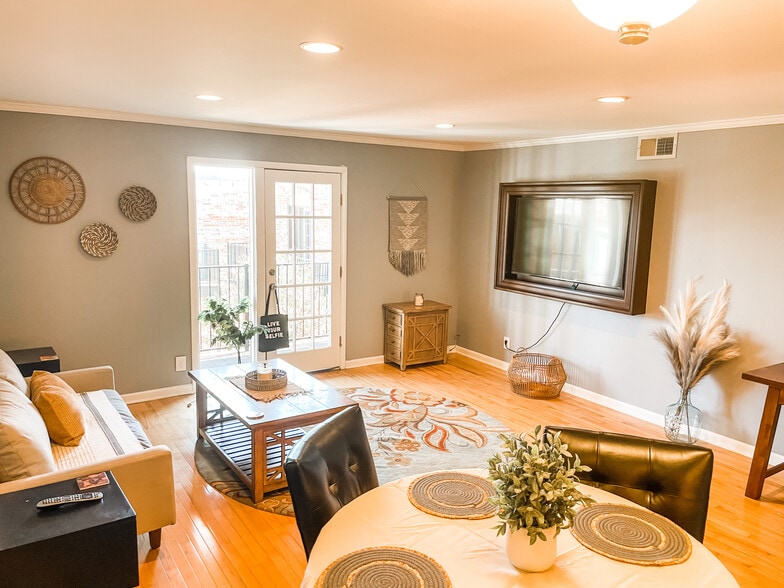 Primary Photo - Room in Condo on E Hill Dr