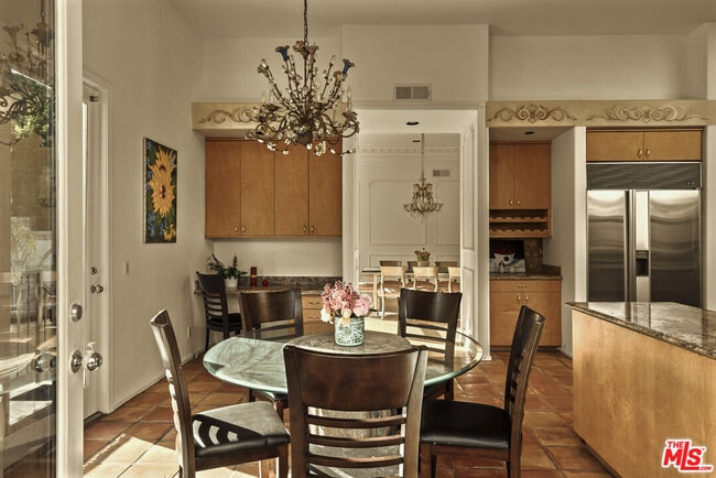 Building Photo - 3780 1/2 Multiview Dr