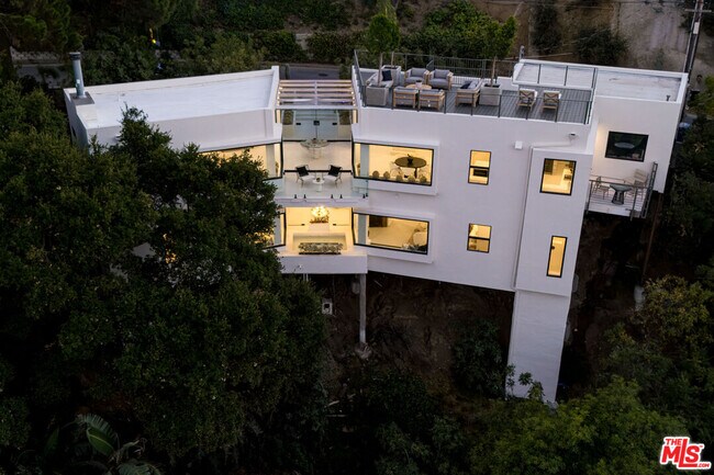 Building Photo - 8896 Lookout Mountain Ave