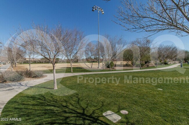 Building Photo - 1686 W Paisley Dr