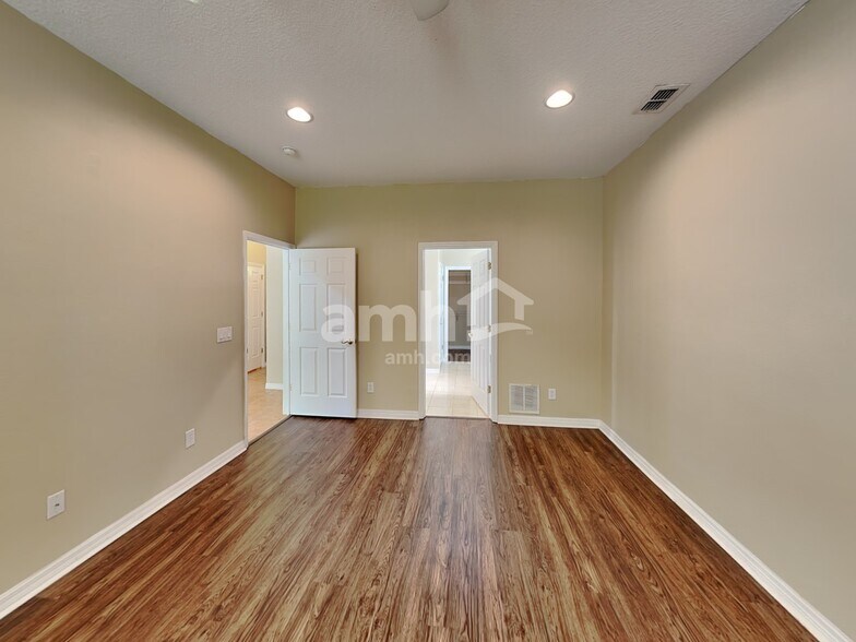 Building Photo - 1598 Song Sparrow Ct