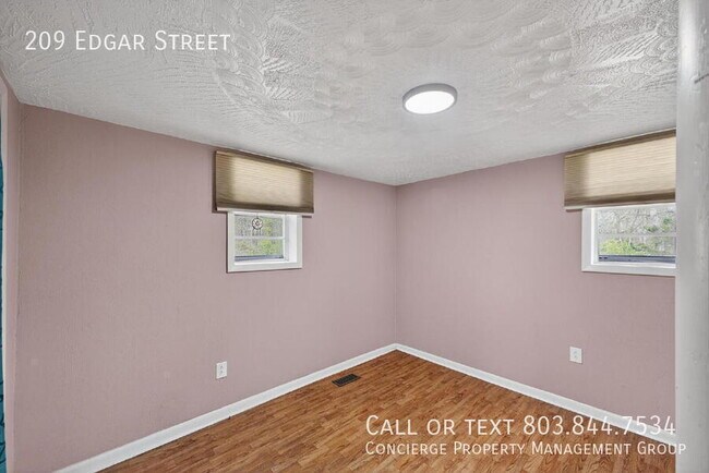 Building Photo - 209 Edgar St