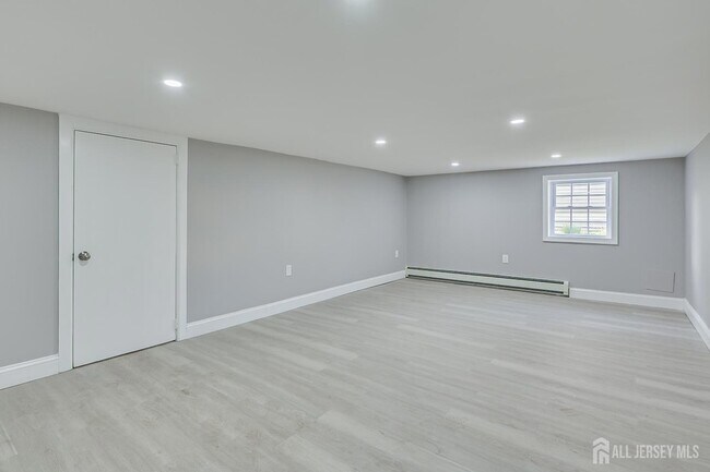 Building Photo - 36 2nd Ave